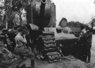 Illustration for article titled La
increíble historia del KV-2, el solitario tanque ruso que detuvo al ejército
nazi